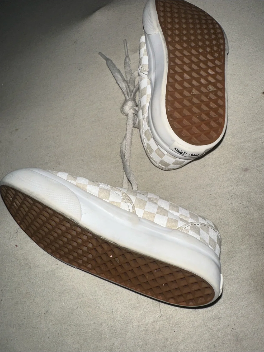Vans Kids Size 6 Checkerboard Lace-Up Sneakers in Cream and White